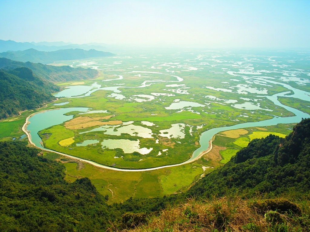 若尔盖草地依托红色资源与交通建设实现振兴